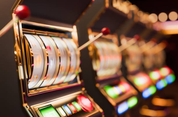 Joker Gaming fixed-payline slot mechanics and traditional reel layout